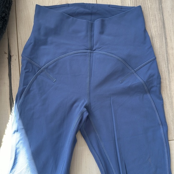 Lululemon l leggings 24 inch from inseam. Size 4 - Picture 2 of 6